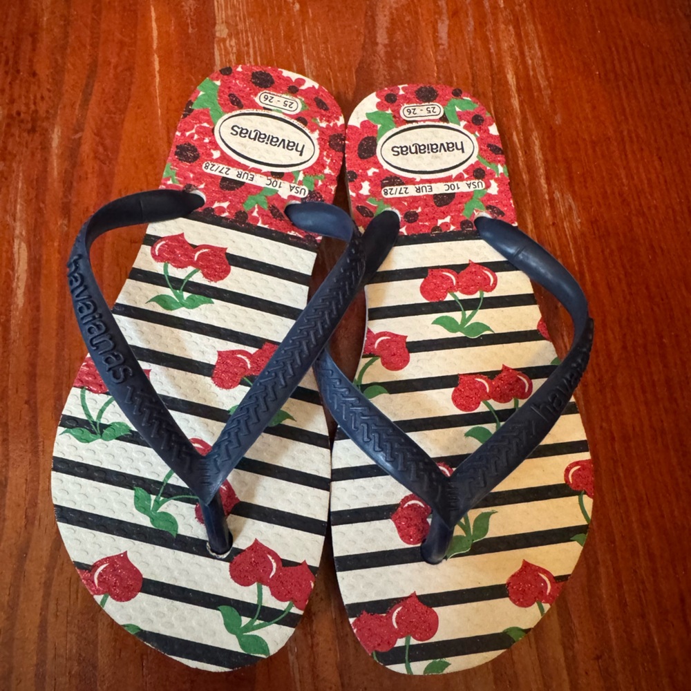 Havaianas Black and Red Sandals Floral Flip Flops